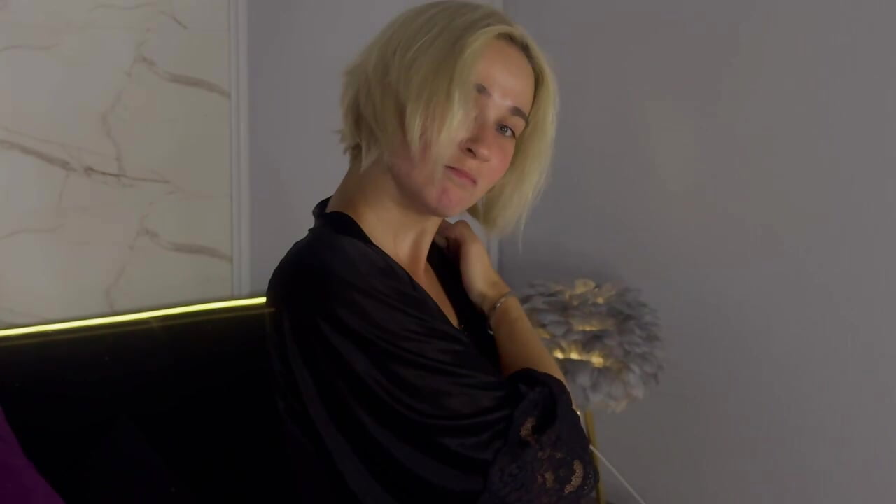😈 - clip cu EvaSix model videochat