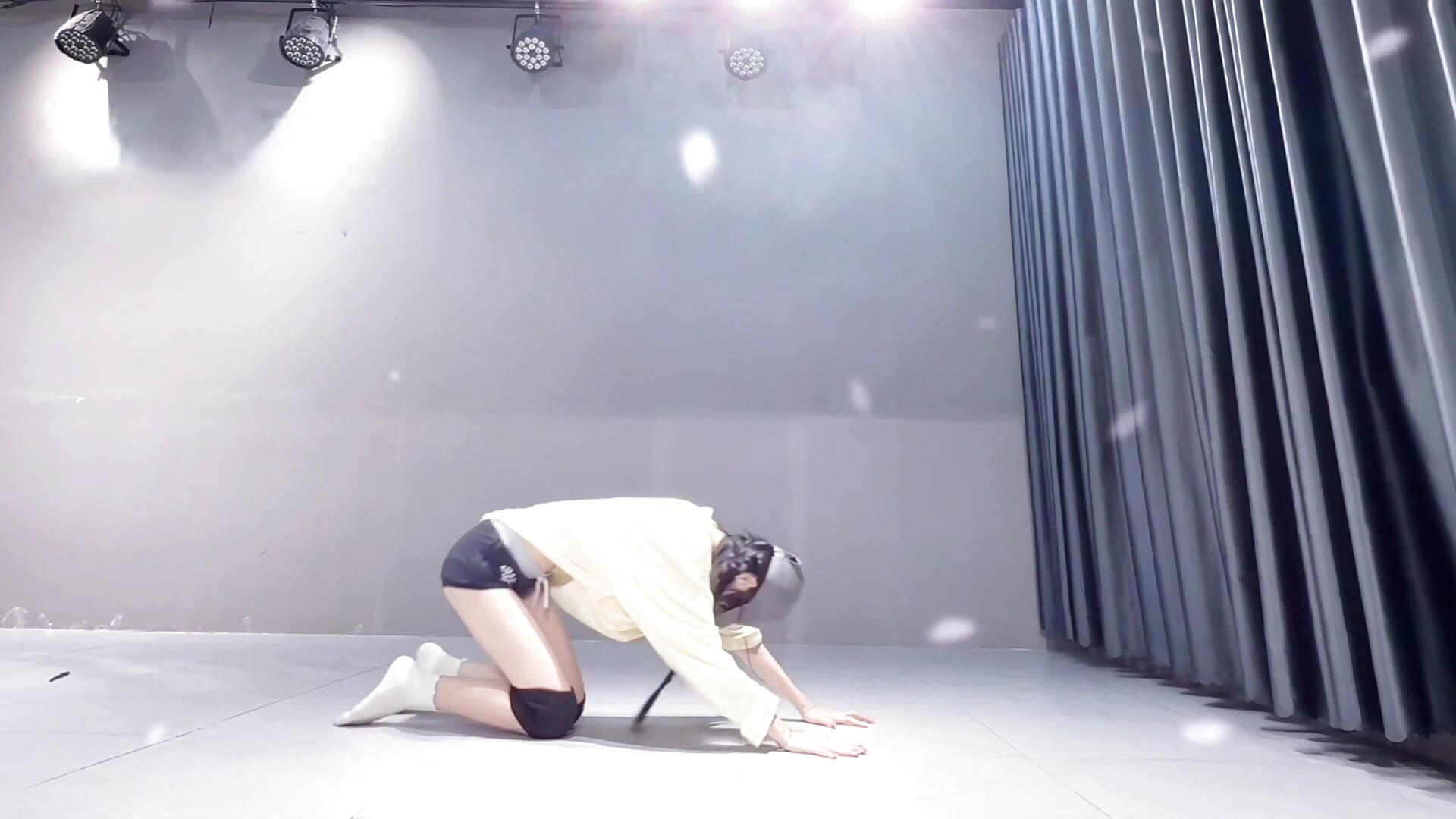 Phi’s dance - video của người mẫu cam Your-Sunshinee