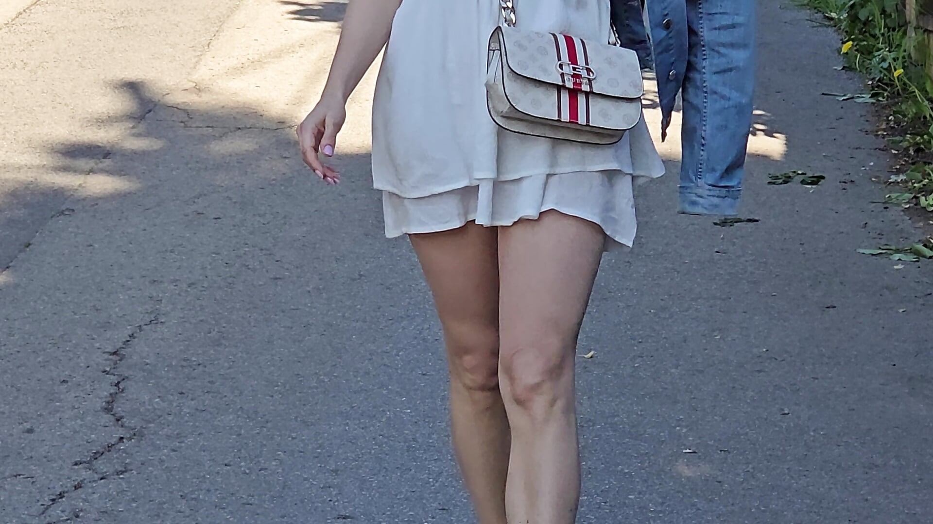 Walking to meet you) - video by SunShineAnna cam model