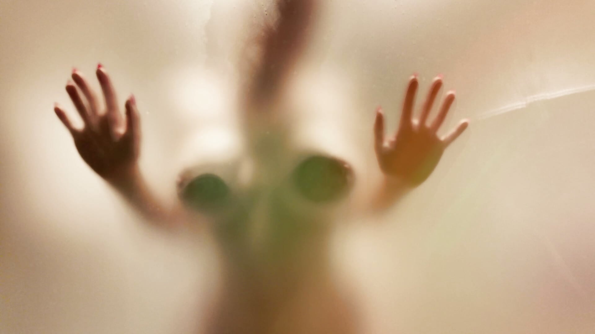 The Shower – video od webkamerové modelky 5mm-Production