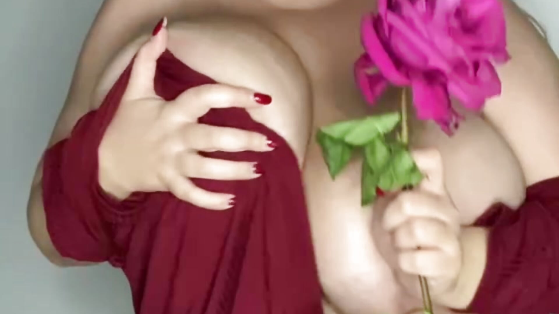 sweet breast play😈😏 - video av calithra cam-modell