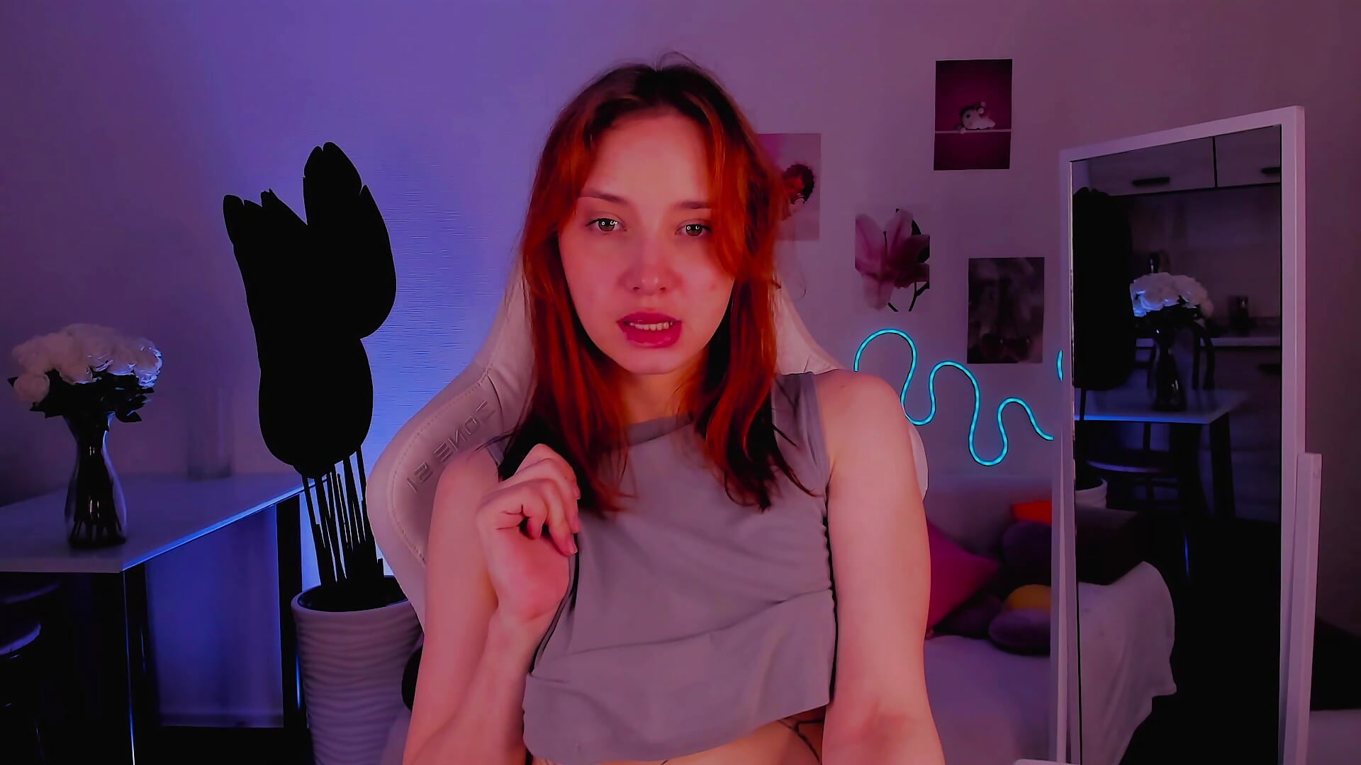 Hanging out on my live - clip cu LittlePeach007 model videochat