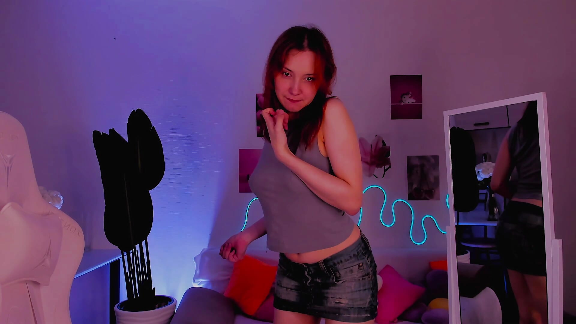 Sexy tease dance - clip cu LittlePeach007 model videochat