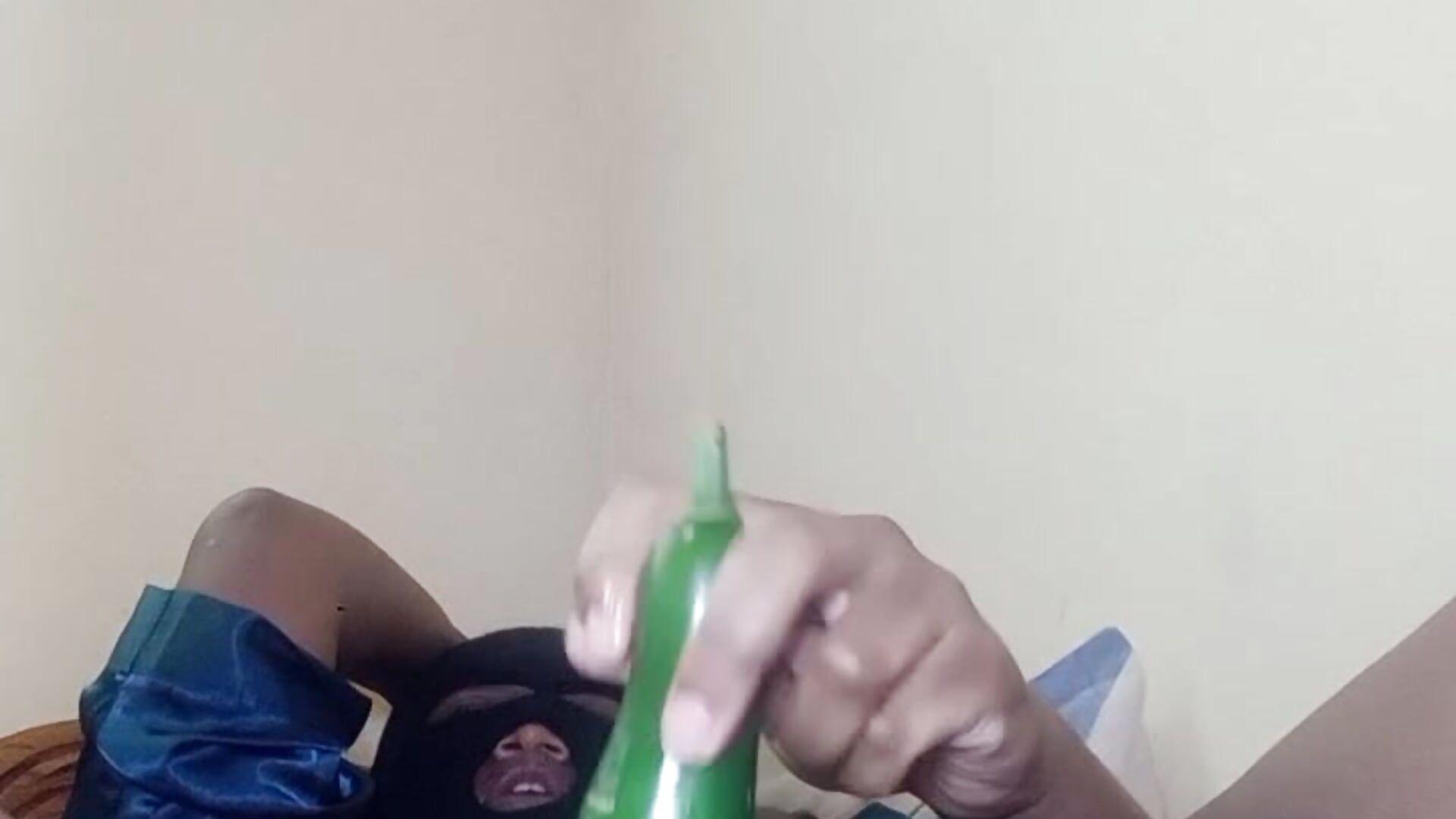 Insert cucumber 🥒 - blossomwhite adlı kamera modelinin videosu