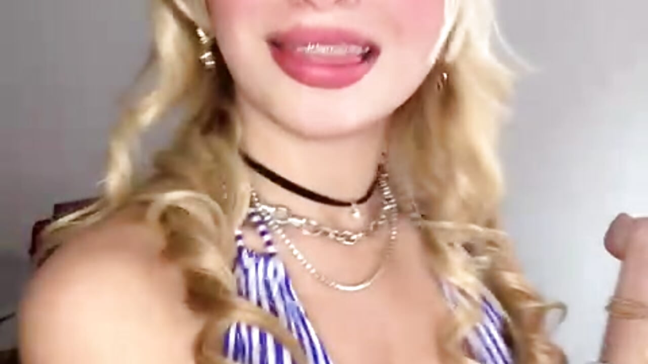 Do you like my dress?💙 – video modela na kameri Lollyrose_