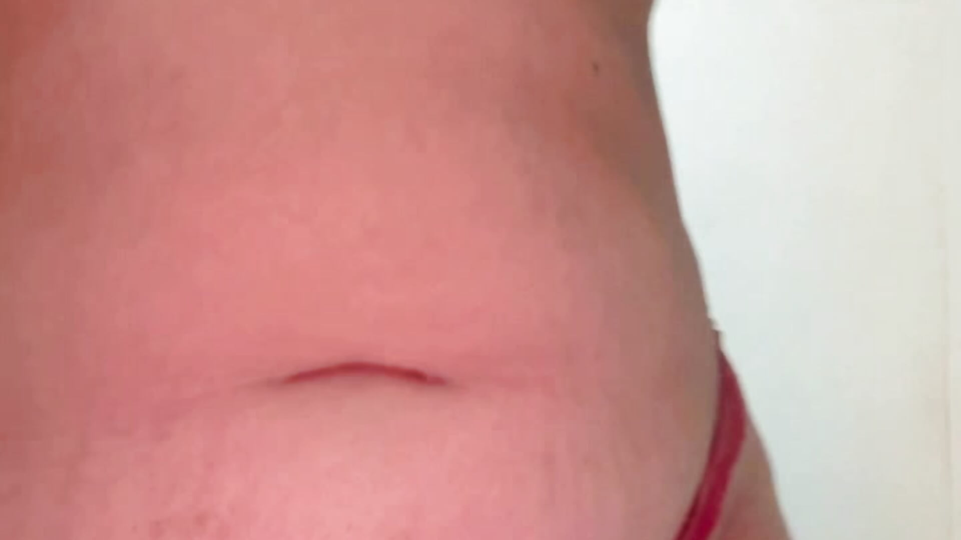 Passando creminho no peito e barriga 🫣 – видео вебкам-модели Medusa_2122
