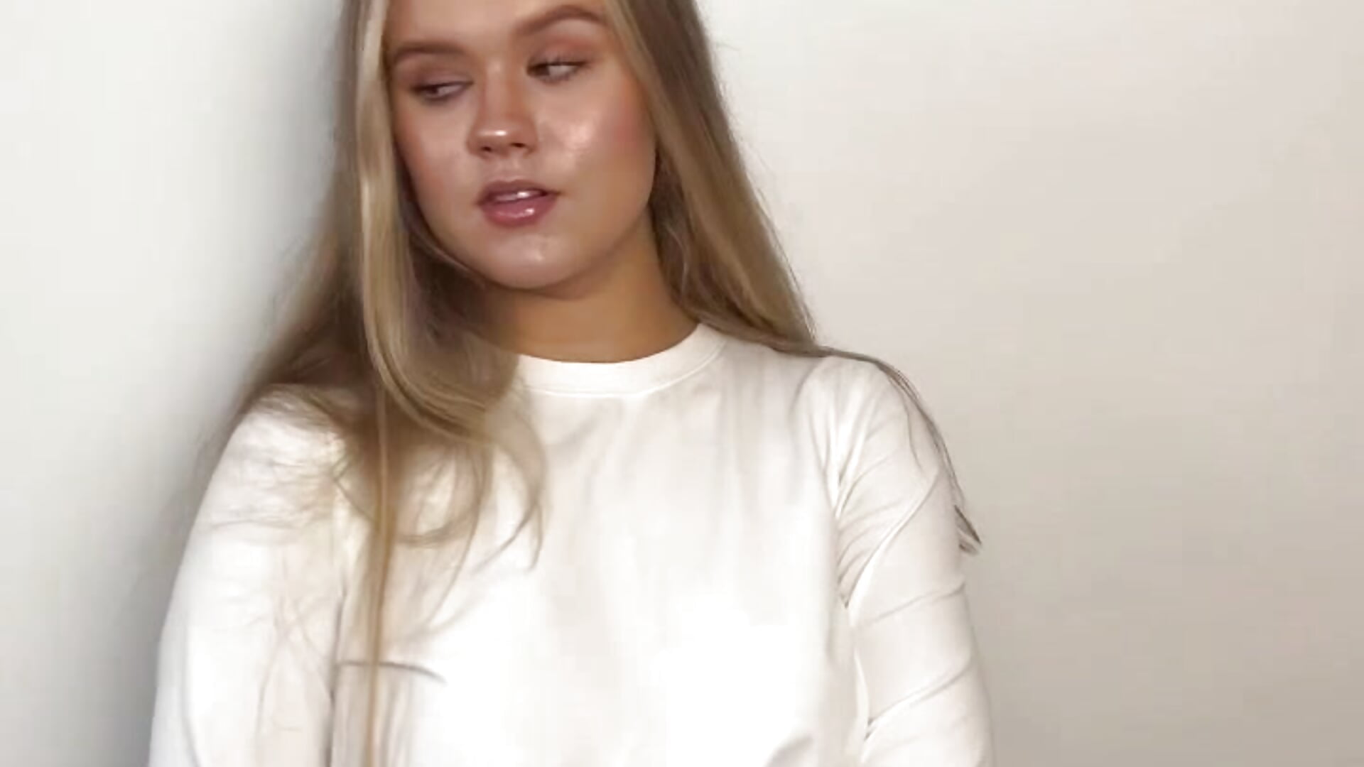just me - video by GrayceUllo cam model