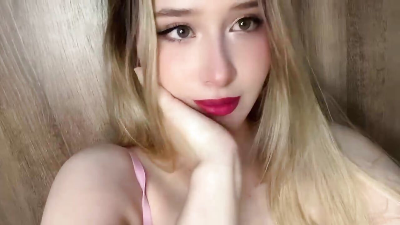 Ema🫧🌸 - video by EmaVega_ cam model