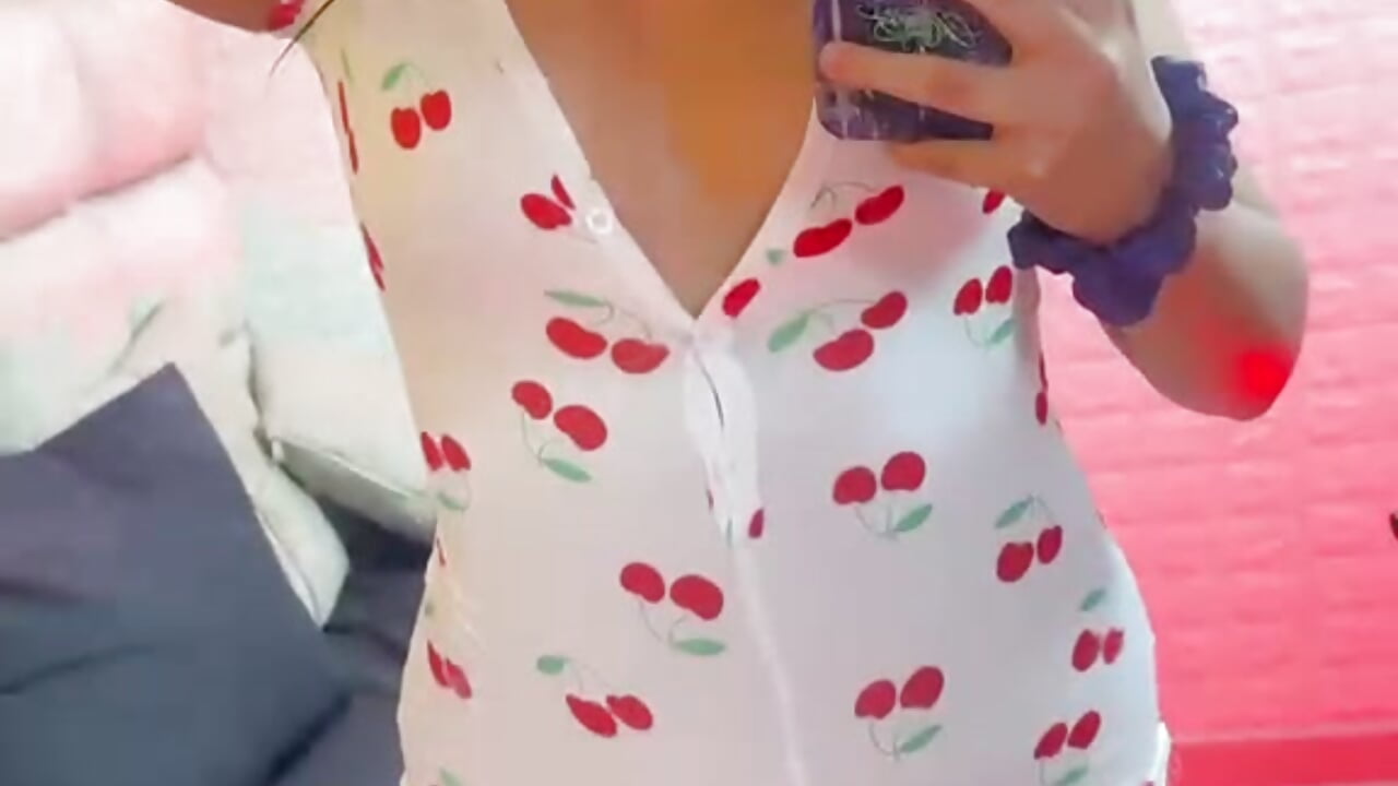 CHERRY LADY 🍒 - video by ScarlettVelvet1 cam model