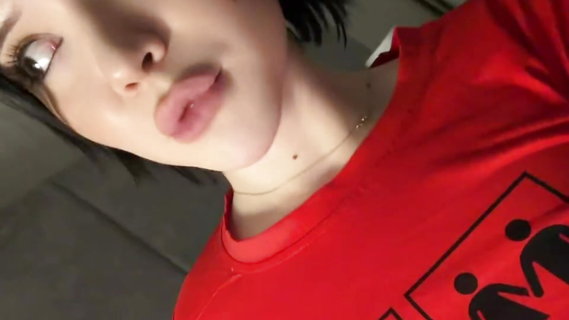 HORNY KITTY :3 – video od webkamerové modelky kitty_sixseven