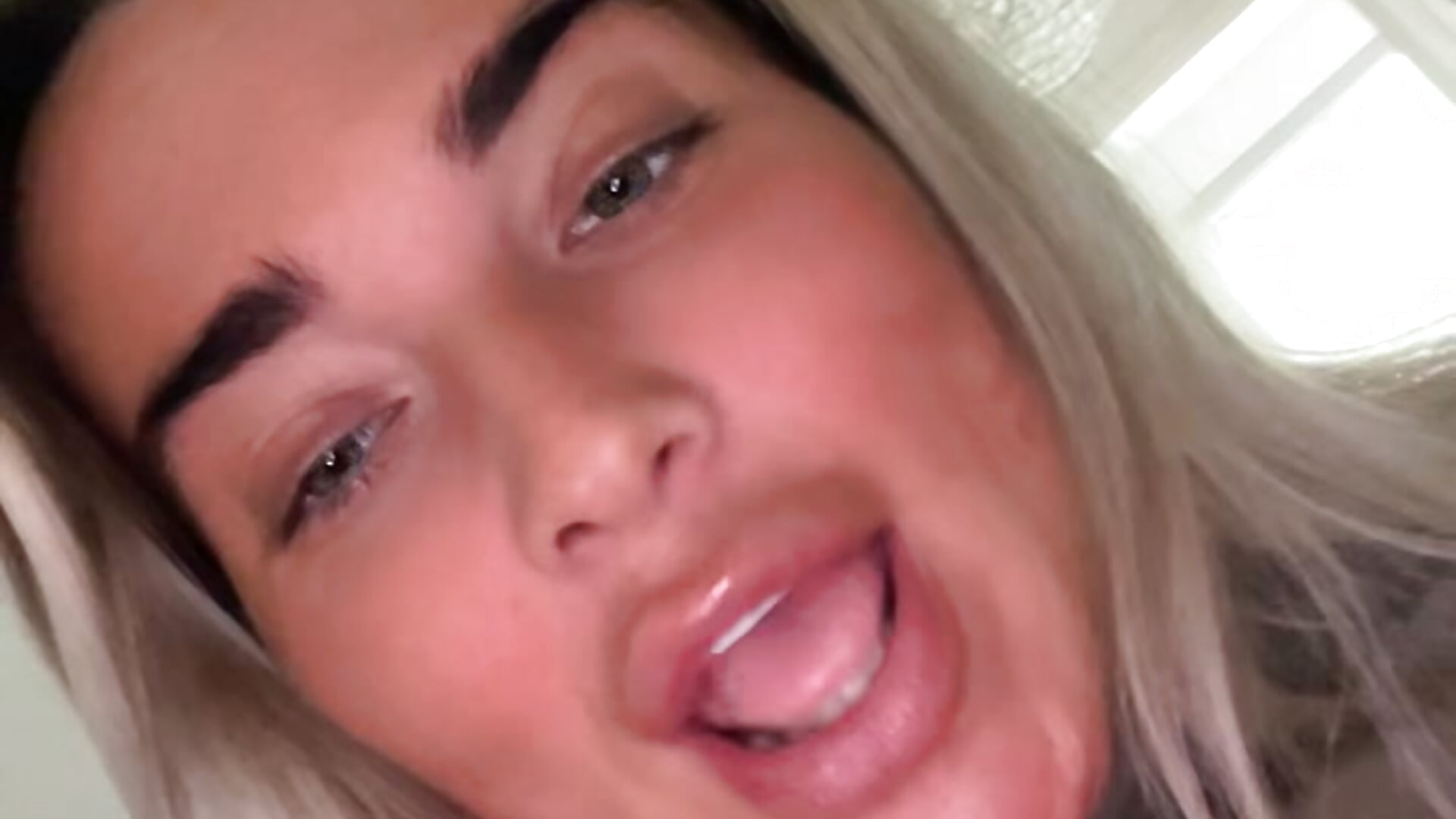 👀🩷 - video by MarnieMilfxox cam model