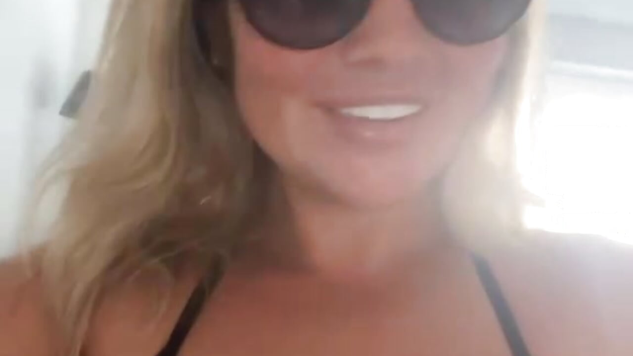 thoughts? x - video by MarnieMilfxox cam model