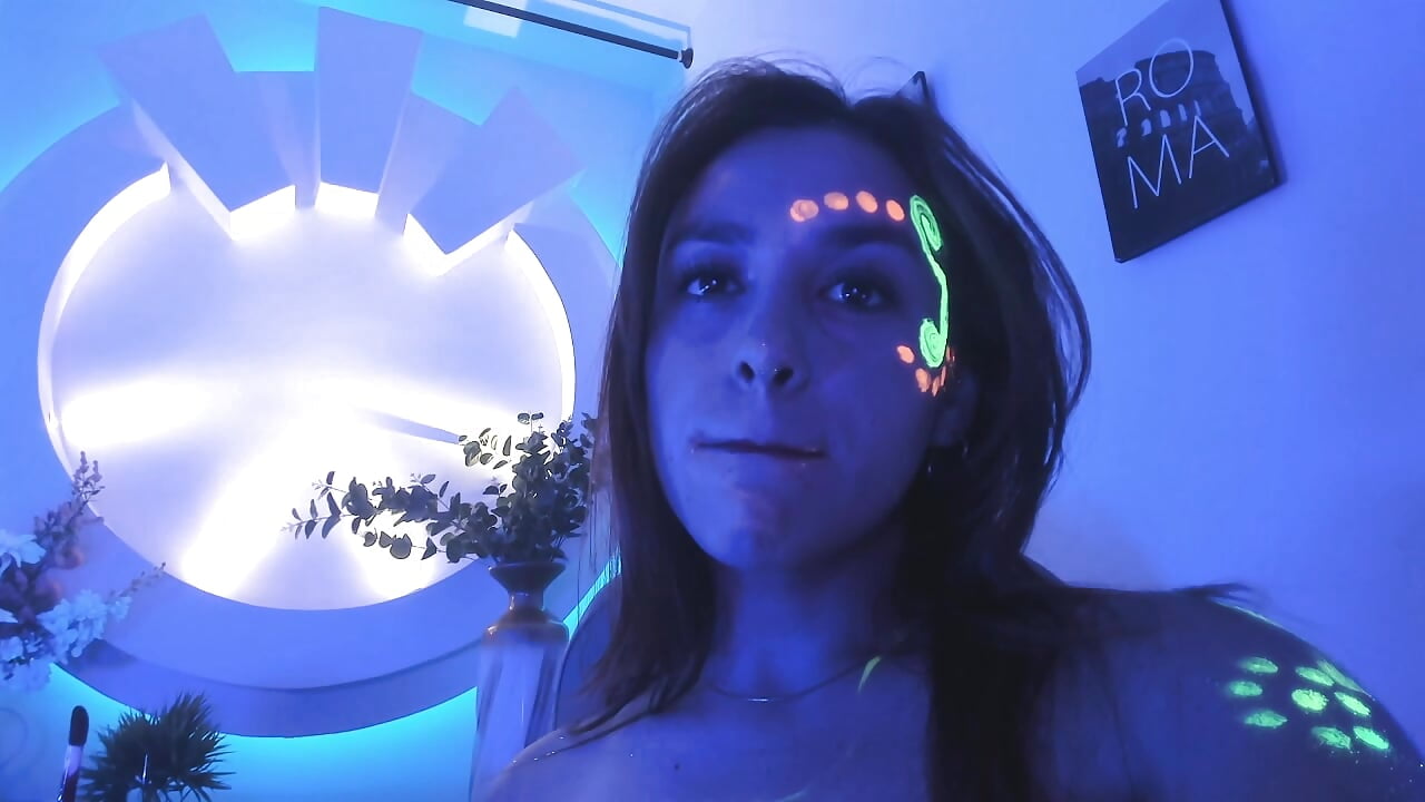 Color Face - video di JadeZahar modella di cam