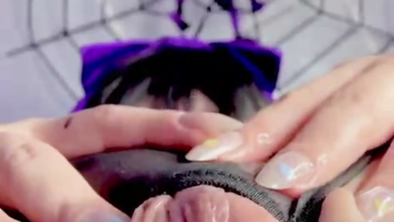 Gengar with his pussy pressed against the camera 👻💦 My long nails touching me while I moan - סרטון של yuki_01, דוגמן/ית מצלמה