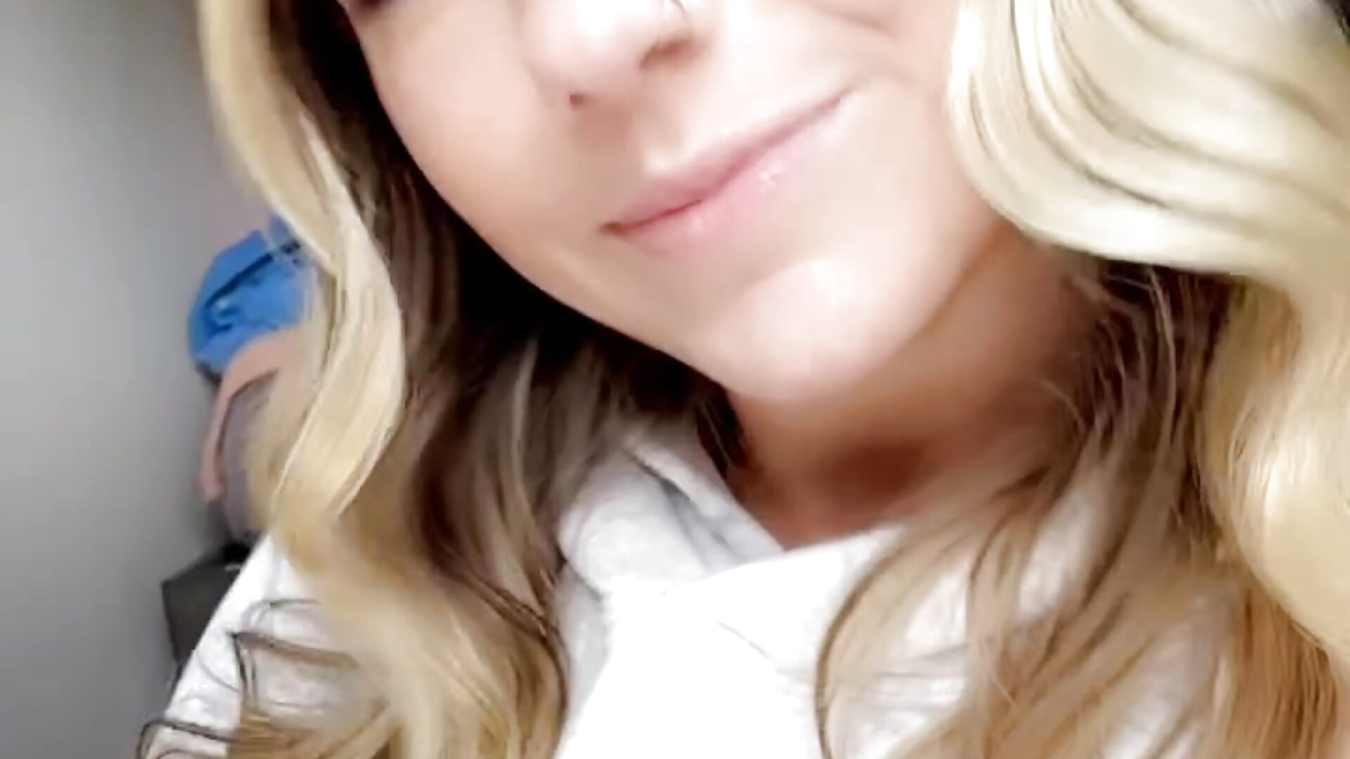kiss for u☺️ - vídeo de la modelo de cam emiefox