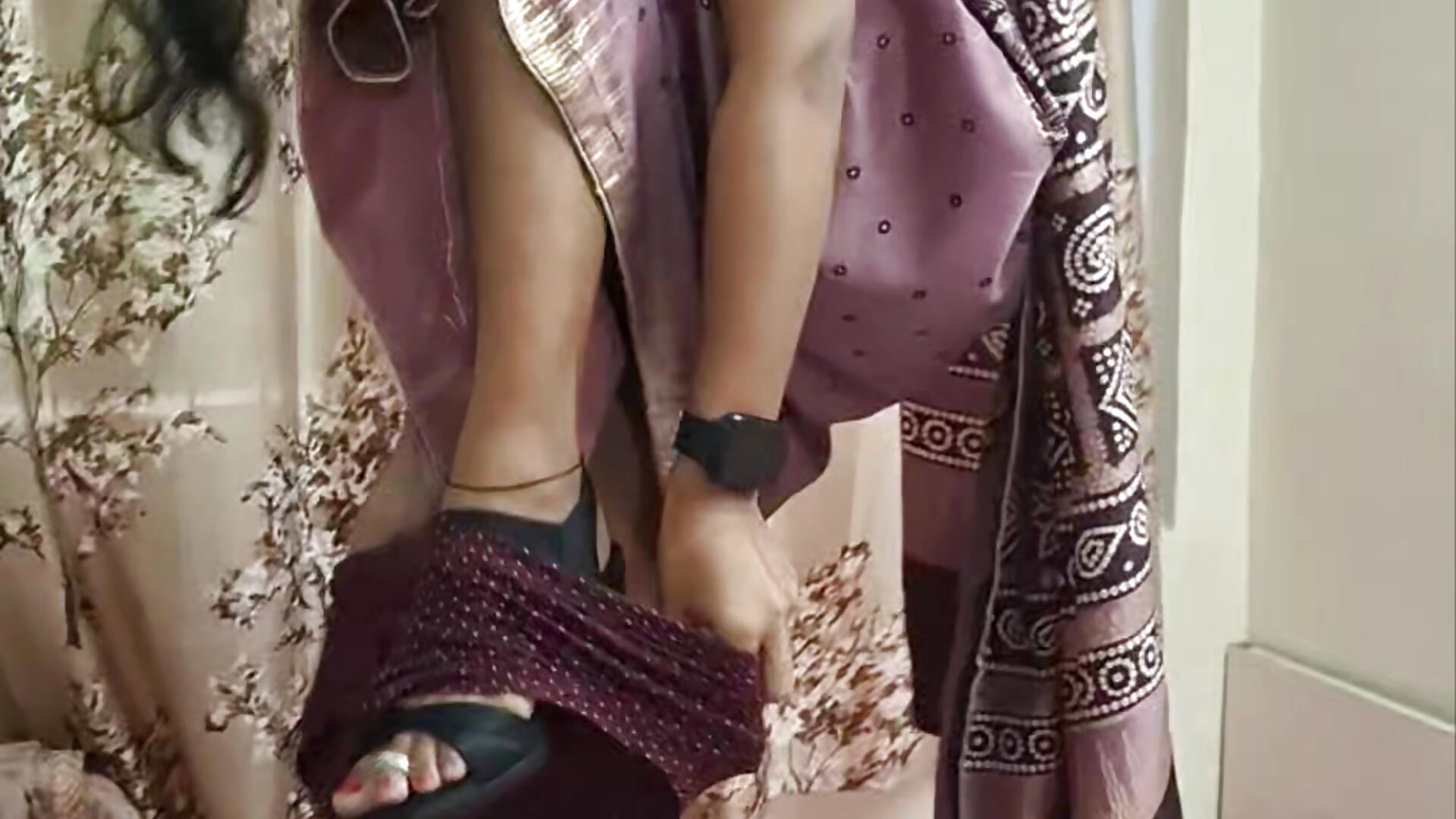 In saree she changed her panty! - видео от уебкам модела CPL_blueberry_IND