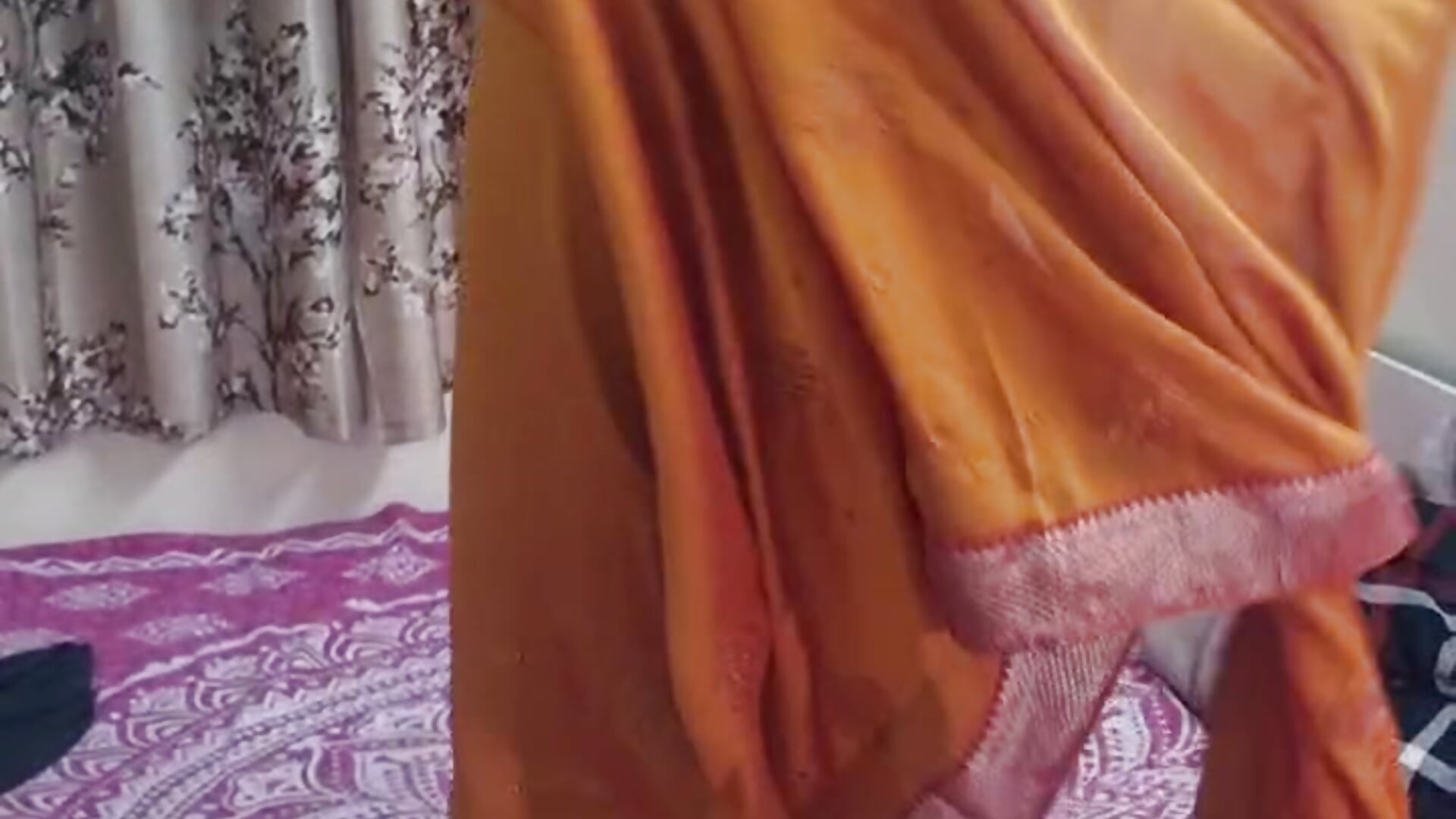 Wearing Saree n blouse ! - видео от уебкам модела CPL_blueberry_IND