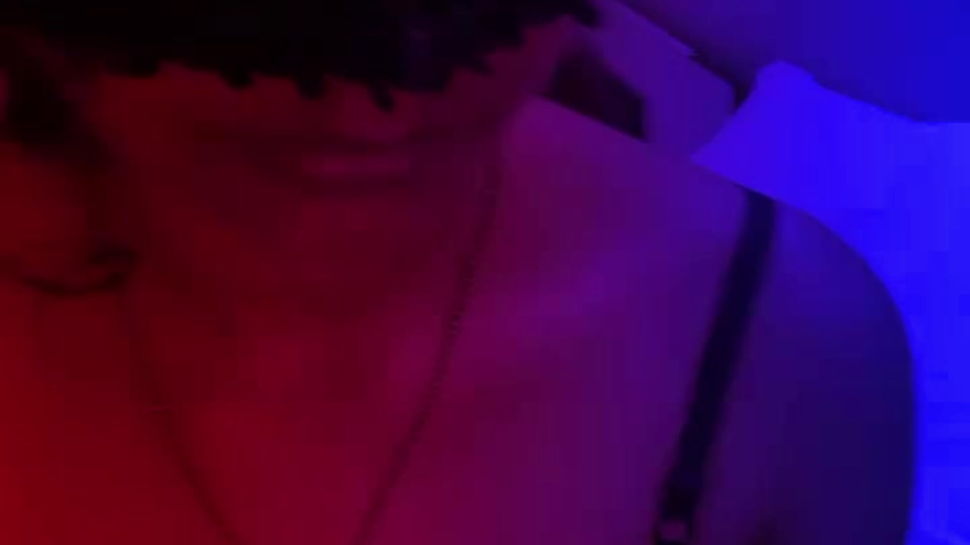 She is intoxicated and completely devoted, enjoying deeply.－カメラキャストのCPL_blueberry_INDの動画
