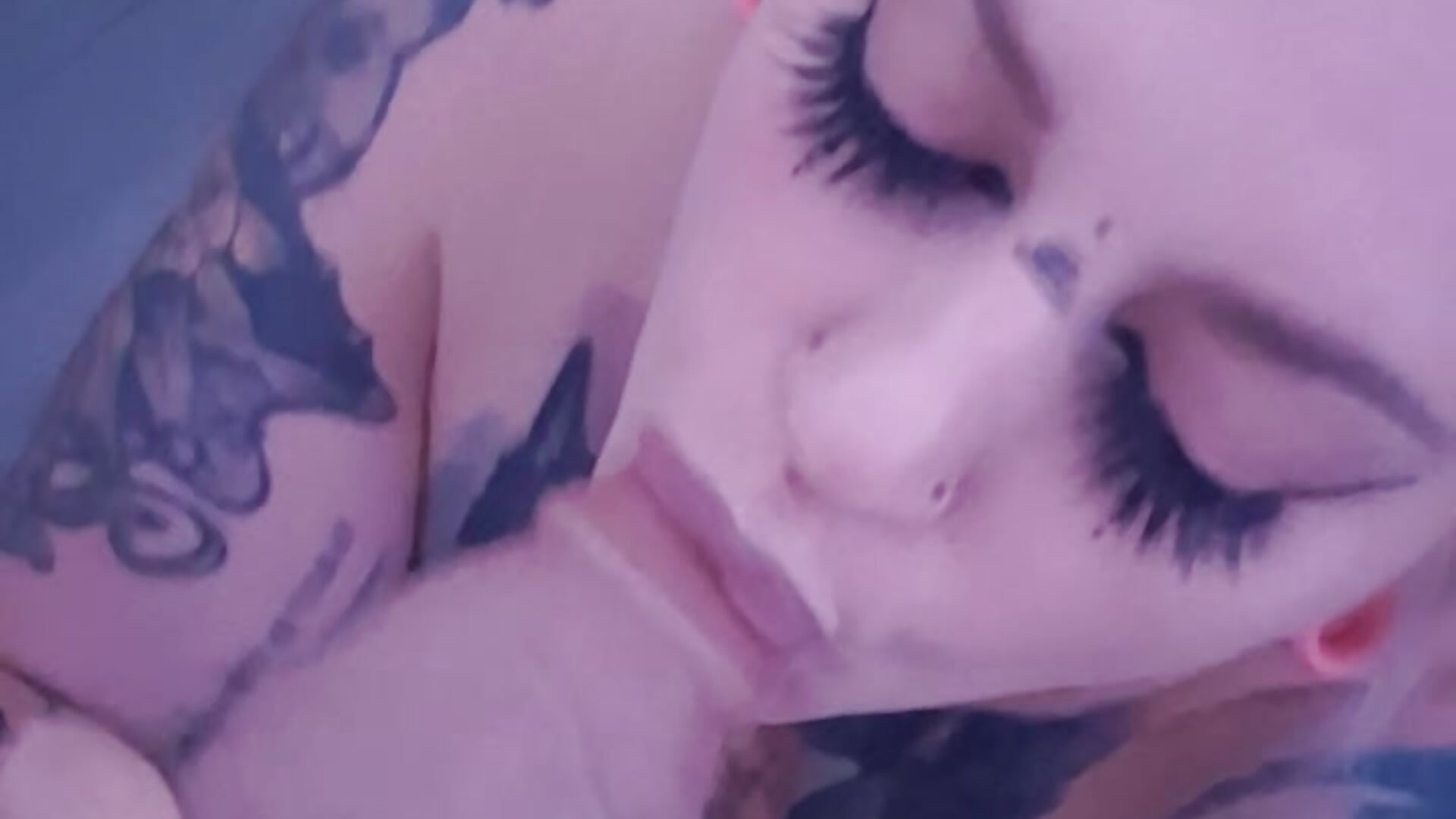 121098 – video modela na kameri Wicked-hex