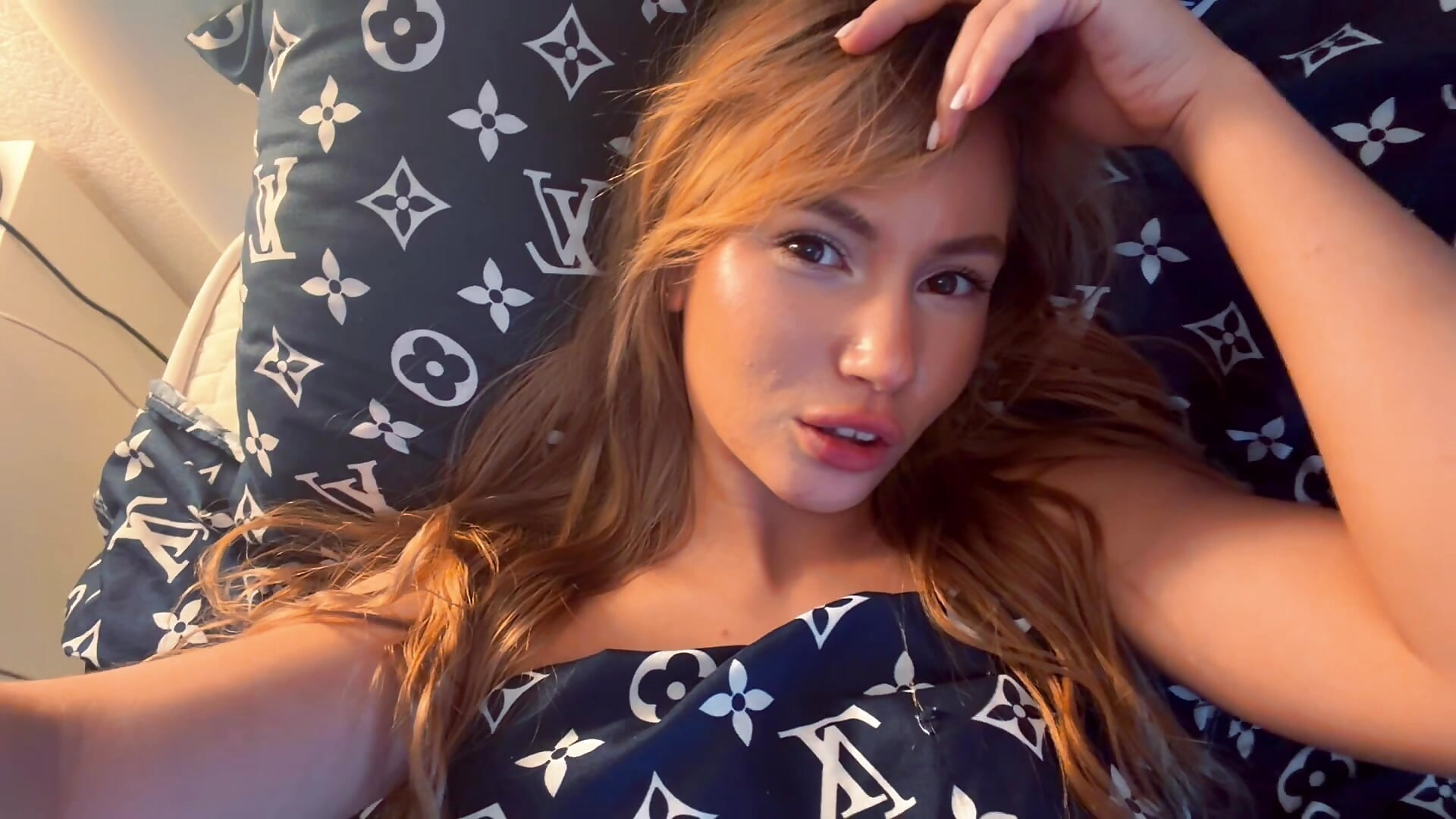 Good morning💕 - video by Bella_Cllark cam model