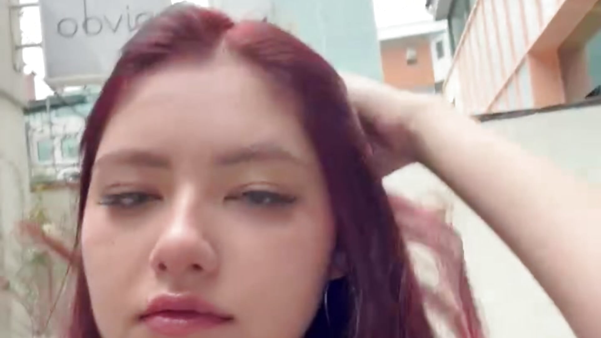 Do you think I'm beautiful? 🎀 - video di AnyaVibee modella di cam