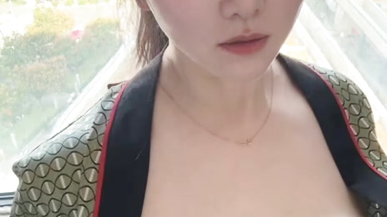 妹妹痒了，哥哥快来干我，来看大鸡巴使劲操我