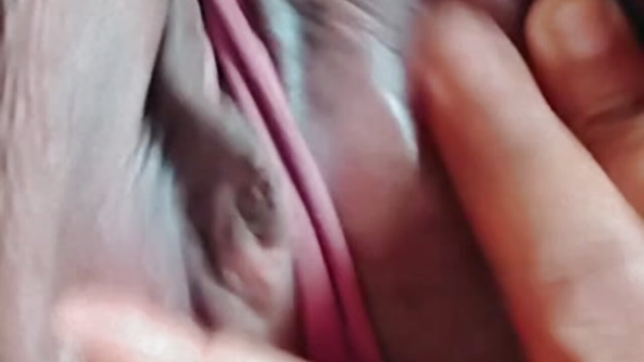 Sola. En casa - video av Alexandratu cam-modell