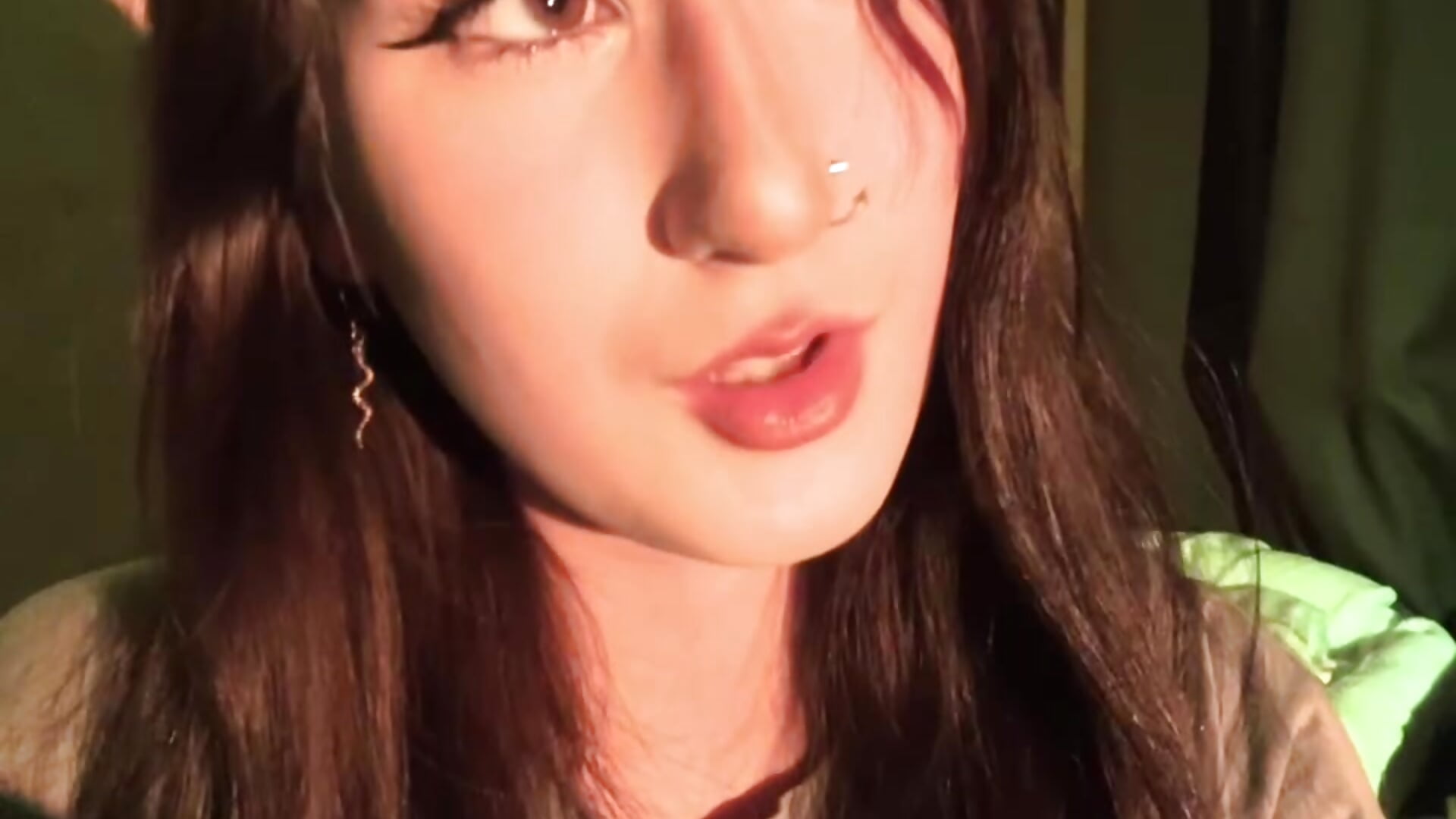 🙂‍↔️🙂‍↕️😌 - video by HildegardGallaty cam model