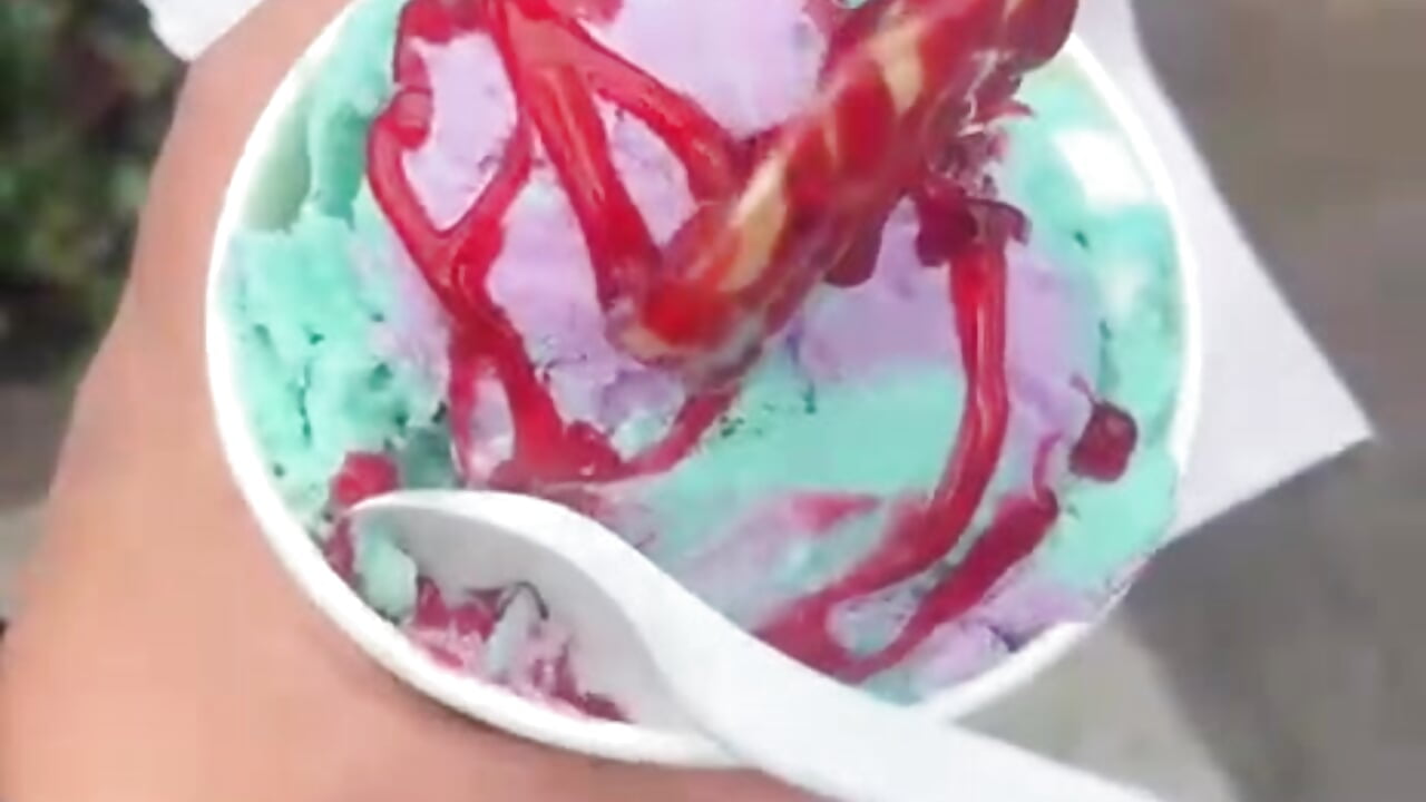 enjoying delicious ice cream 🍨 – video modela na kameri naiah_cruzz