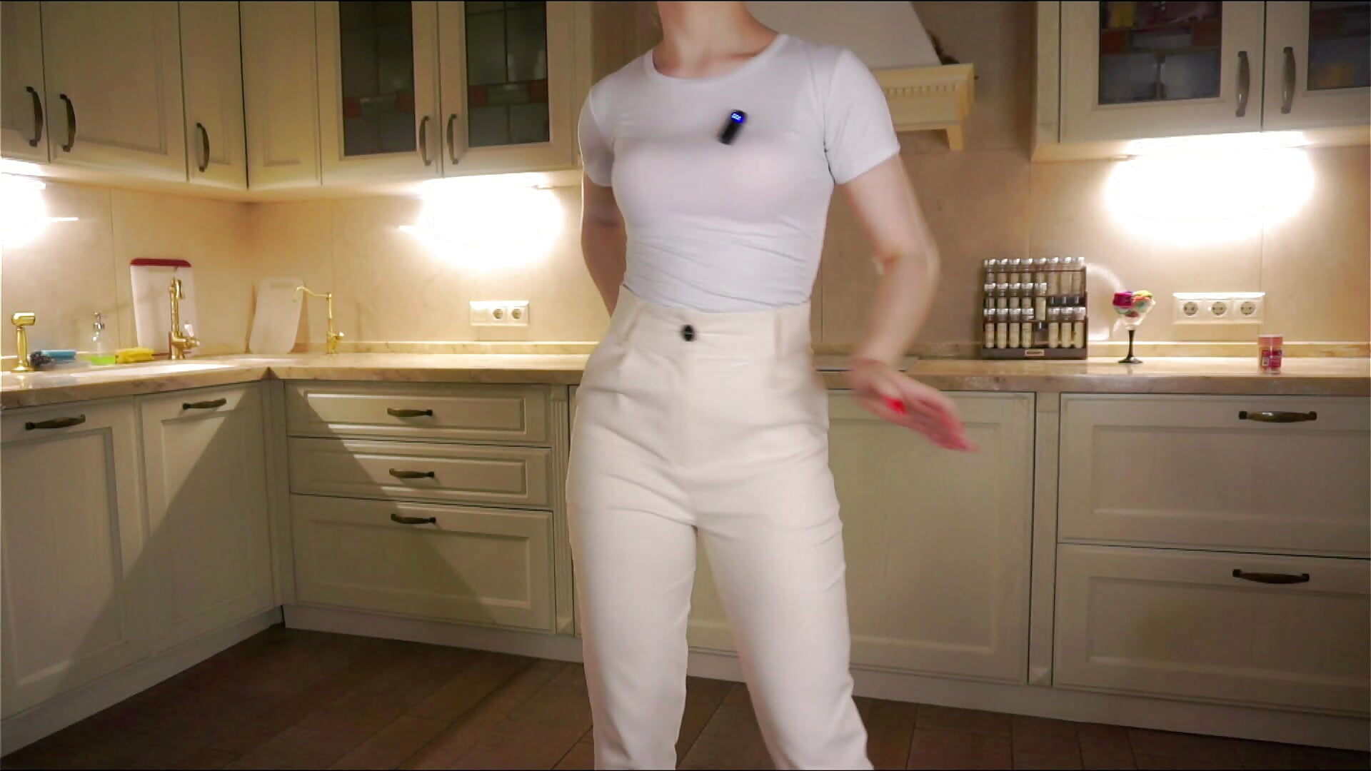 Macarena - vídeo de la modelo de cam NaomiFess