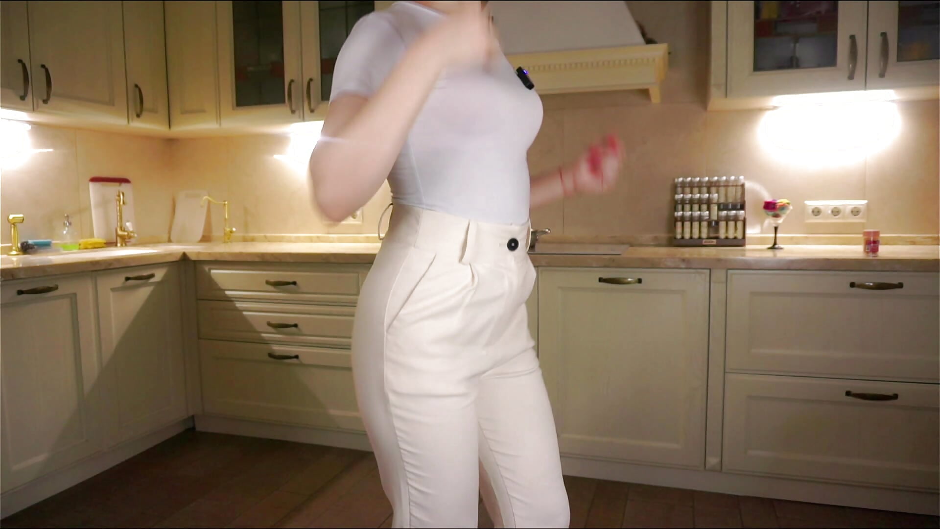 Just dance - vídeo de la modelo de cam NaomiFess