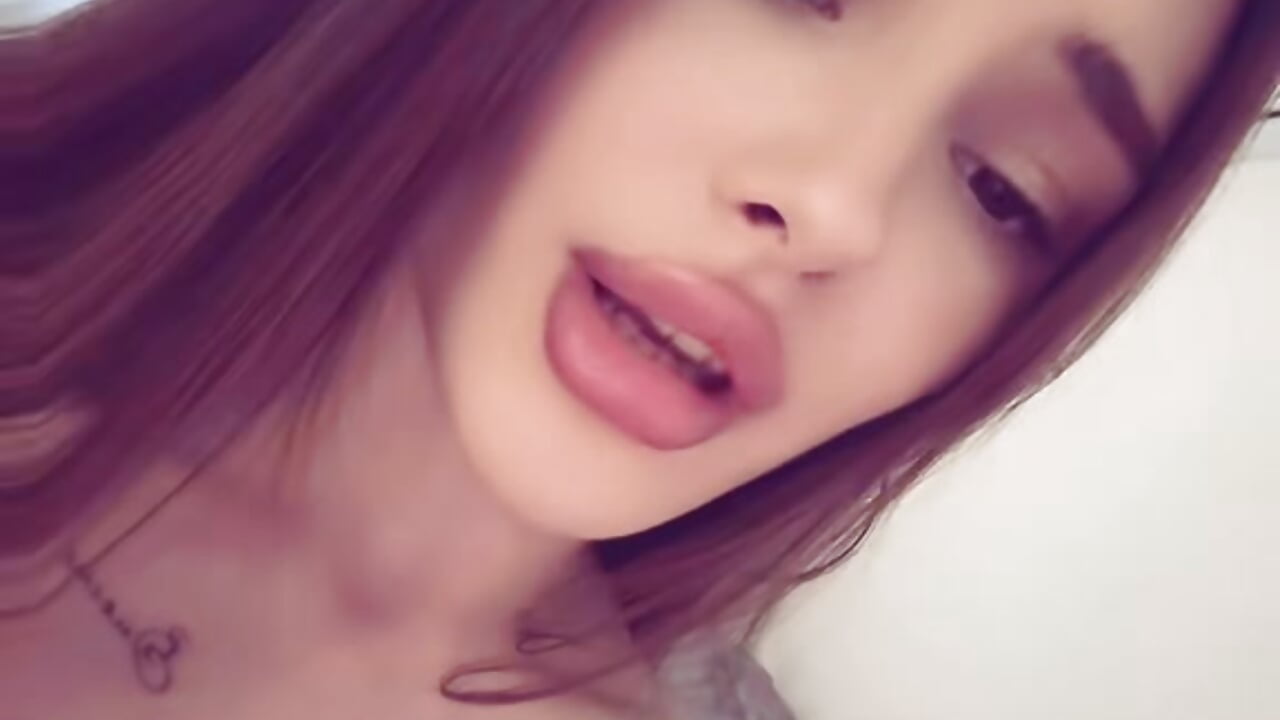 Who's there? - video by littlemia19 cam model