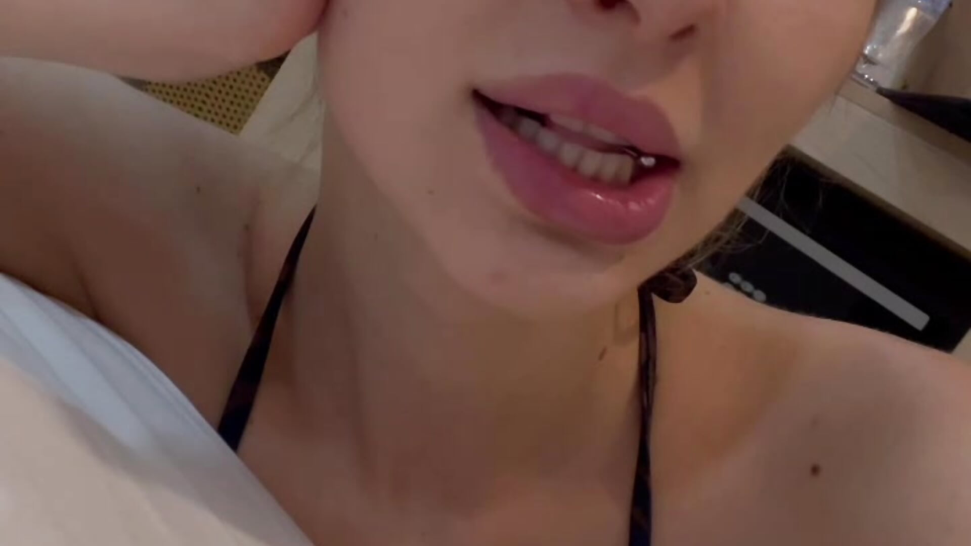 piersing - clip cu MarcellLepke model videochat