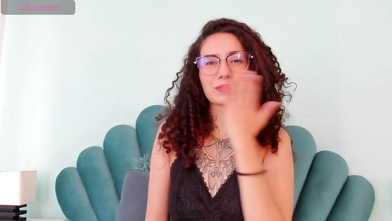 kiss! - video by Aitanax26 cam model