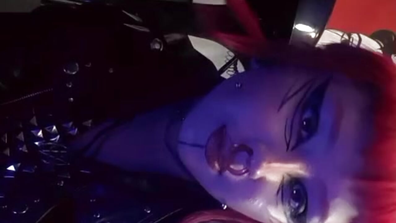 becomes the king prisoner of my charms 😈 - video by Pola_Pnk cam model