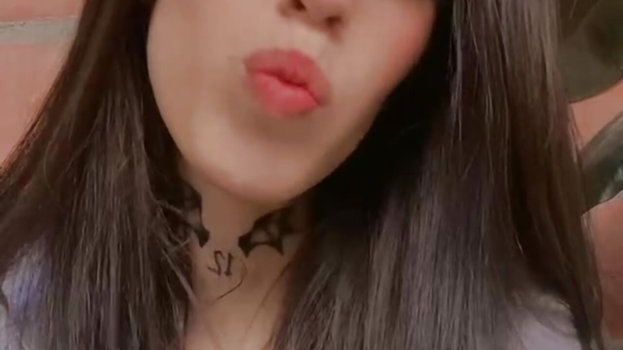 A kiss😘😘 - video van Trinity__1 cam-model