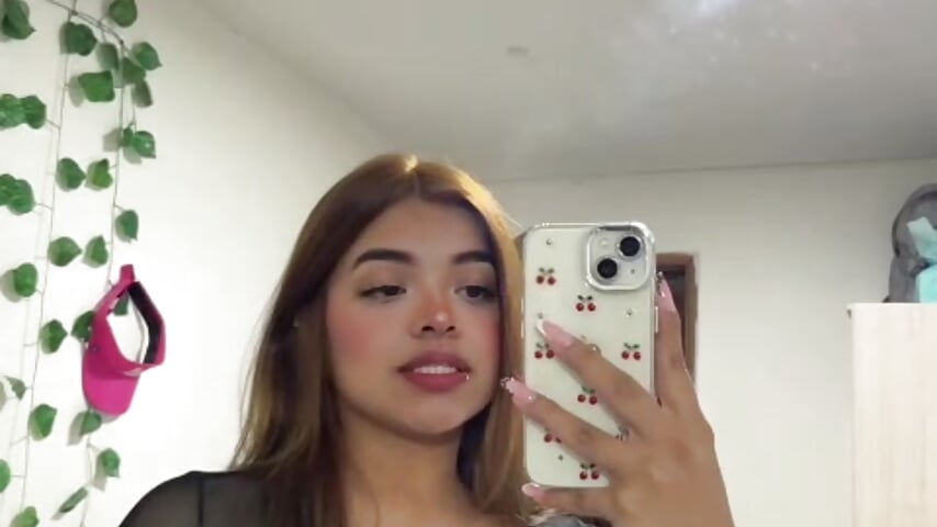 sweet girl🌺 – video af mia_castano cam-model