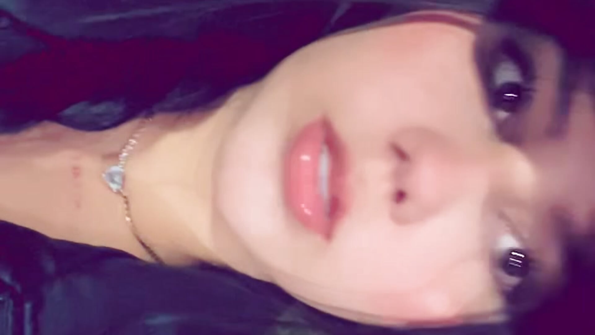 6B9F0E4E-2592-4DAB-8DFD-C54740097C34 – video od webkamerové modelky CherryGlow69