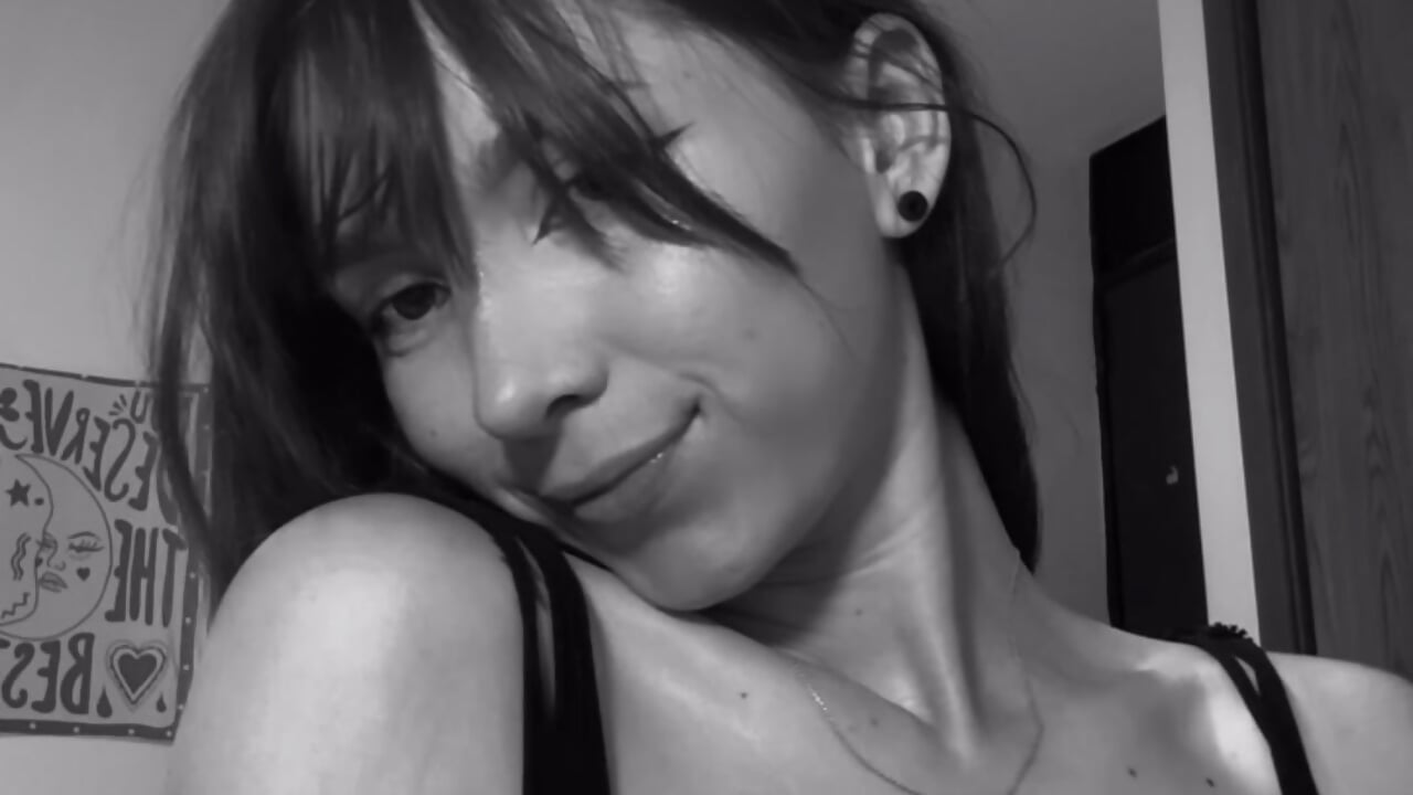 🐈‍⬛🖤－カメラキャストのyourcamilleeeの動画
