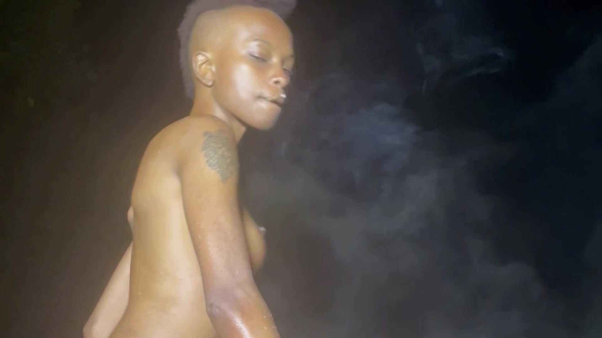 Nude under the stars - video oleh NgariNyx kamera model