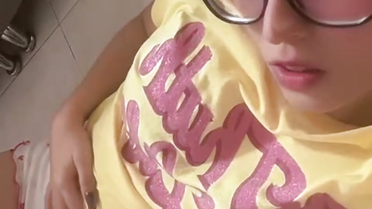 Hello ❤️ - video by IsaxFox03