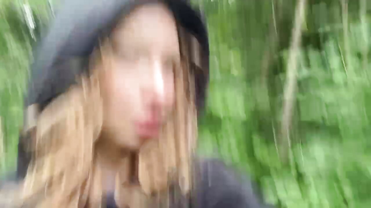 I'm riding a horse :) - CariePhimsoutham主播的视频