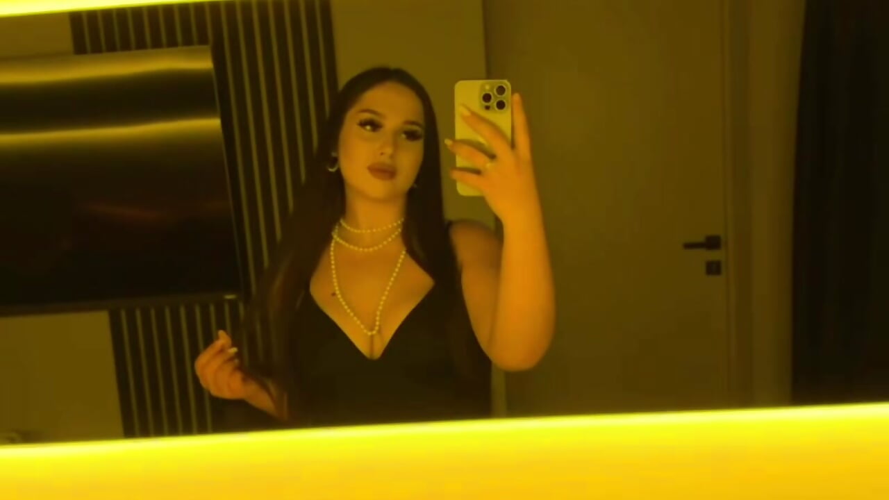 Mirror vid :3 - video by Leylanda cam model