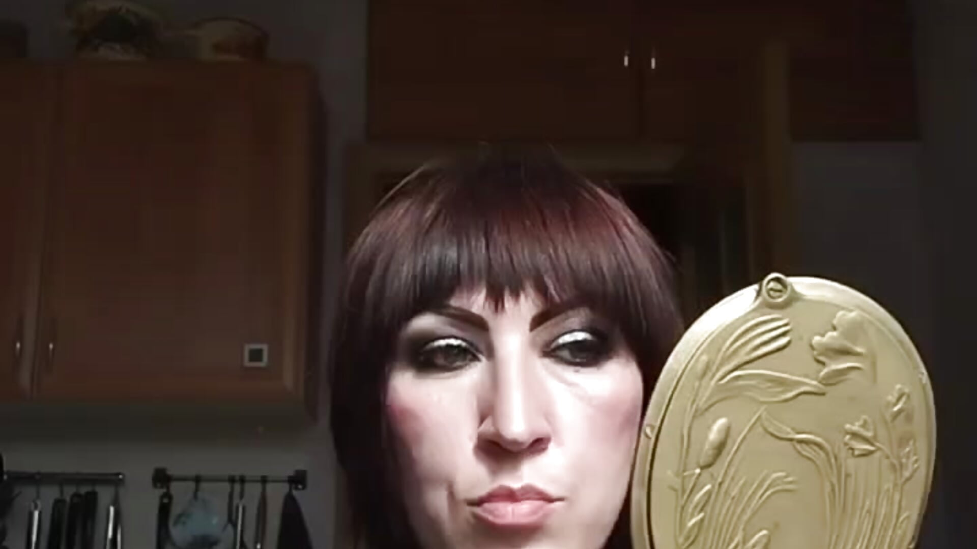 Smokey eyes - video di VelvetMansionHQ modella di cam