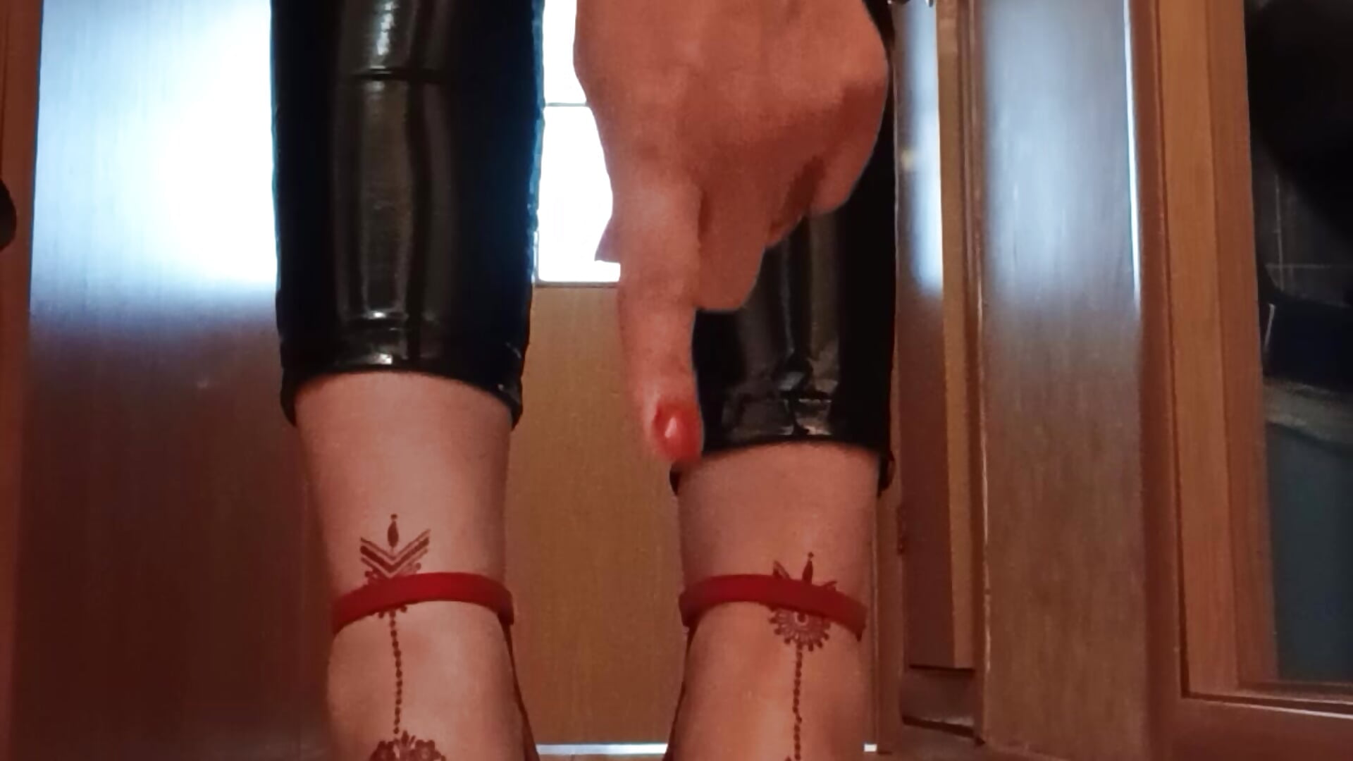 Feet, shoes, pedicure