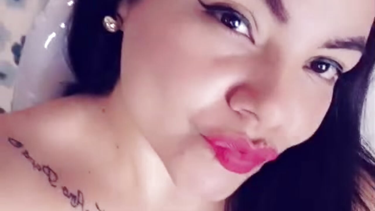 im sexy? What do u think? - فيديو من DaniaMillerr_ موديل الكام