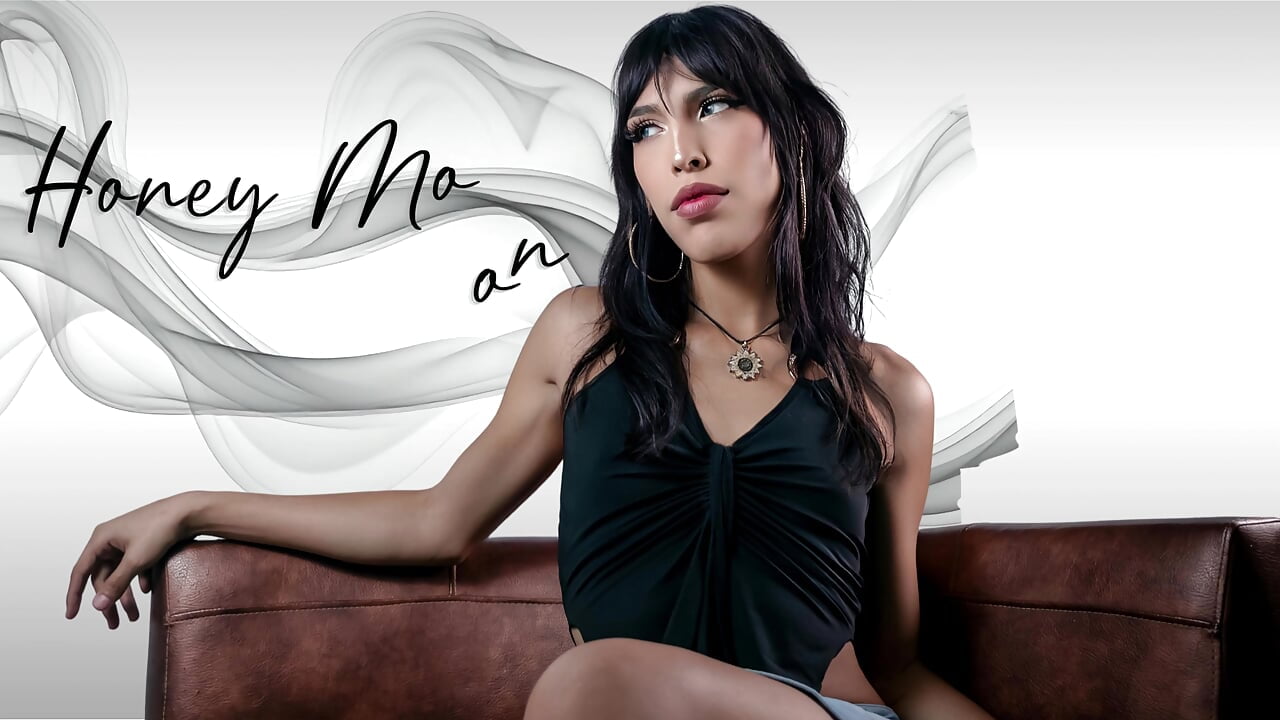 Look at me !! - video by honey_moon_ts cam model