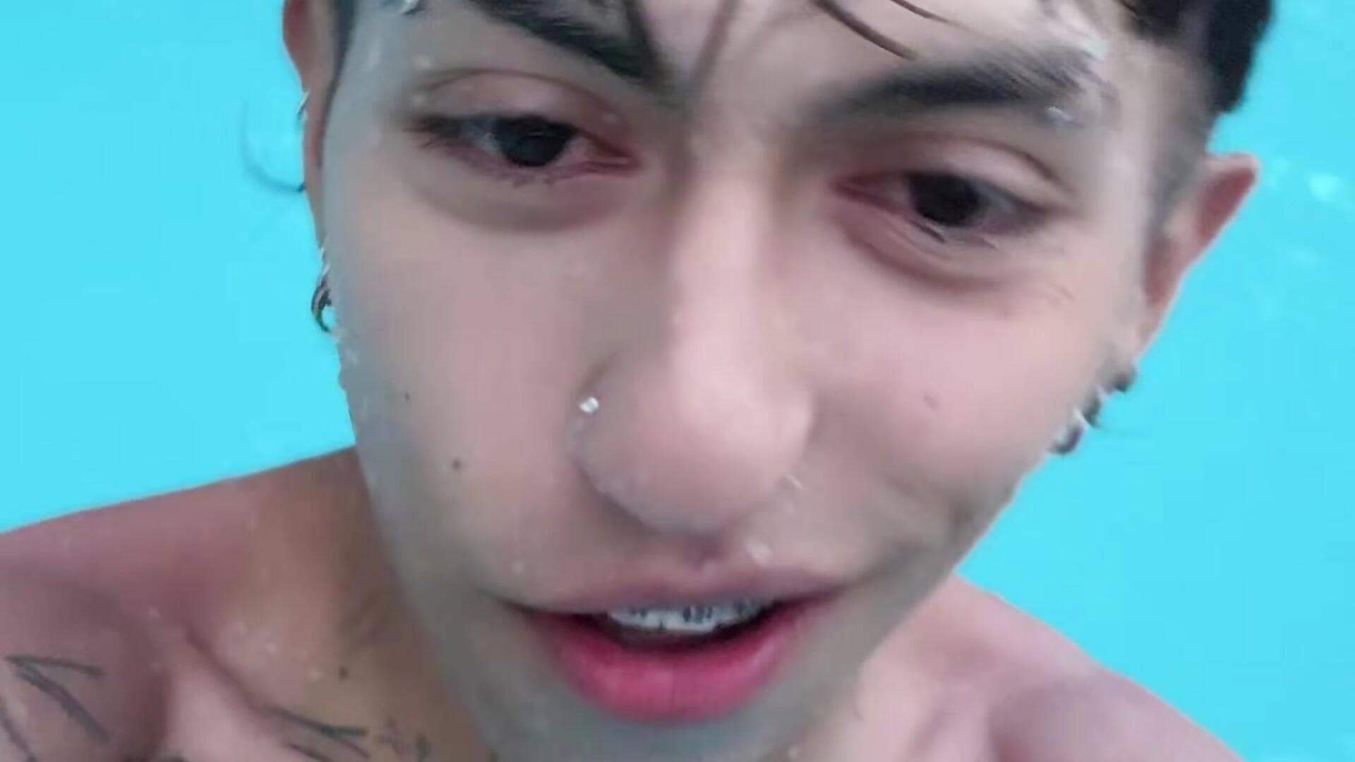 A hot day🥵☀️ - Vídeo de Dominik_lux, modelo de vídeos