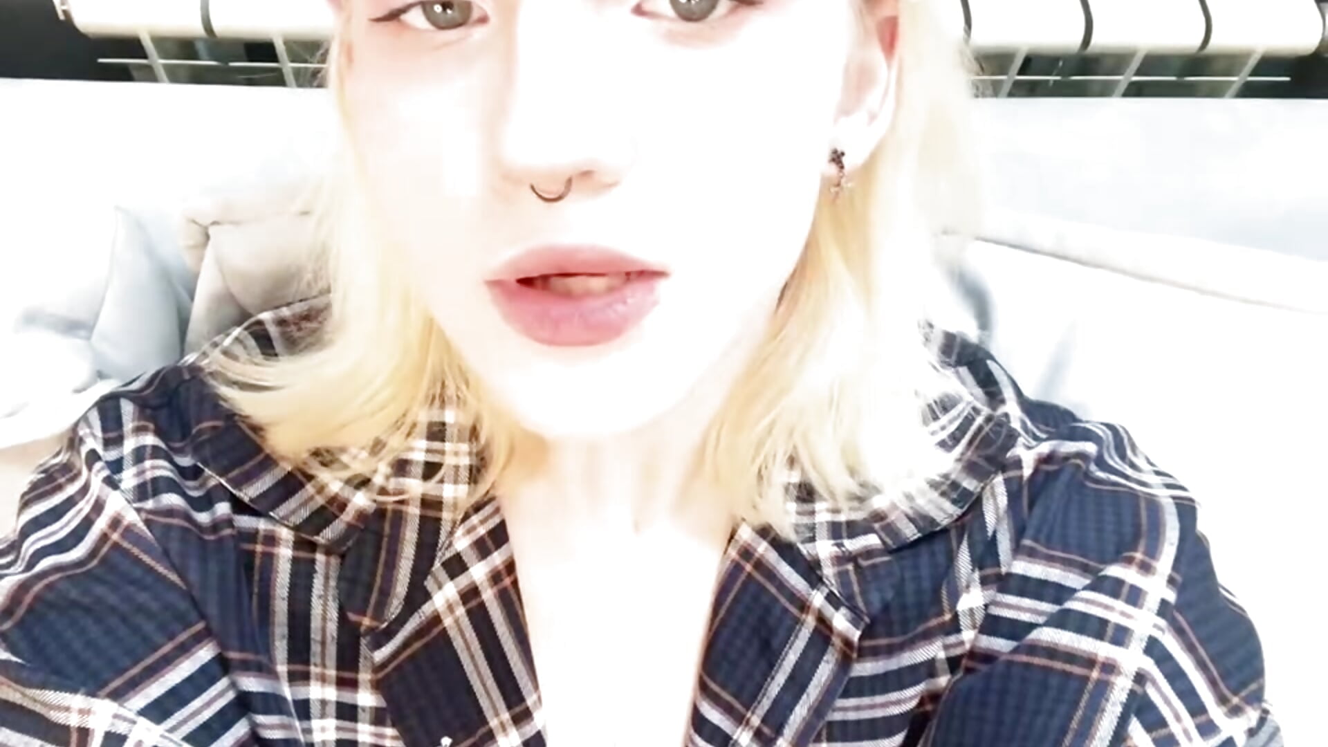 cute cute Lily - video di Lilly_Jhonass modella di cam