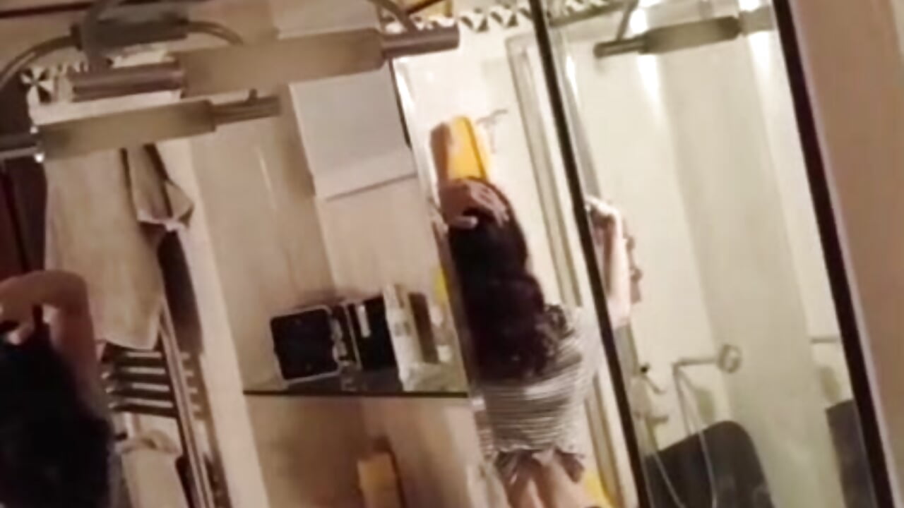 Double trouble ;) - video di NadineMorandi modella di cam